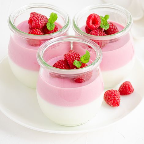 raspberry-yogurt-panna-cotta-mousse-with-fresh-raspberries-jars.jpg