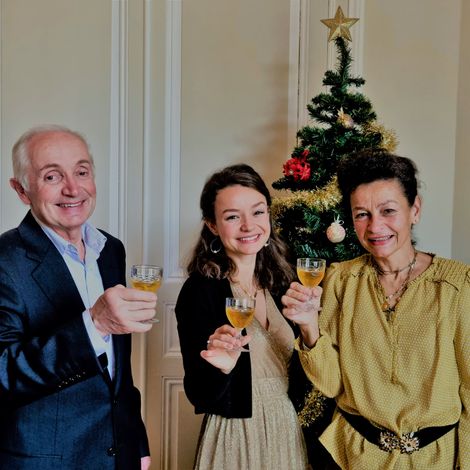 Nous vous souhaitons un très joyeux Noël et de beaux moments entourés de vos proches !!