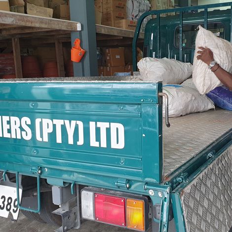 Loading & Unloading of Cinnamon Bags at Chaka Brothers-2.jpg
