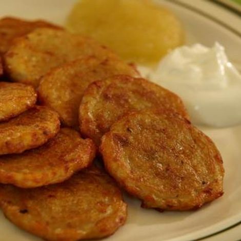 Potato-Pancakes-w-sour-cream.jpg