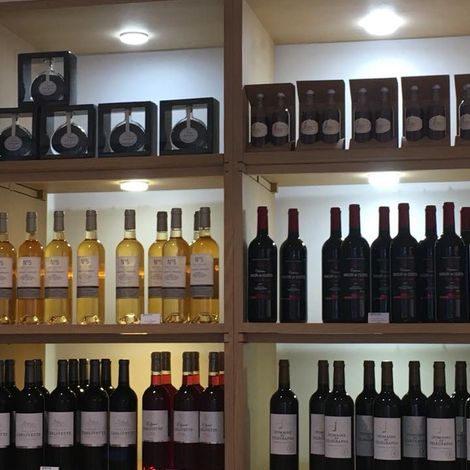 Chelivette castle's wine shop