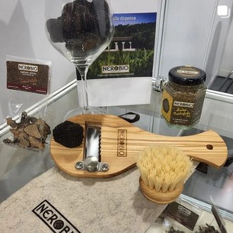 Truffle Slicer and brush