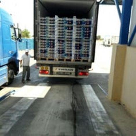 Pia Frucht - Loading Area