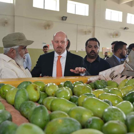 US Consular General paid a visit to our Mustafa Farms to oversee the USAID machinery.