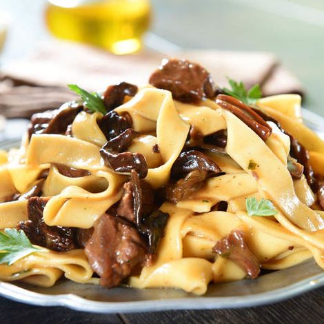 Egg-Fetuccini-with-porcini-mushrooms-and-undergrowth-flavor-800x559.jpg