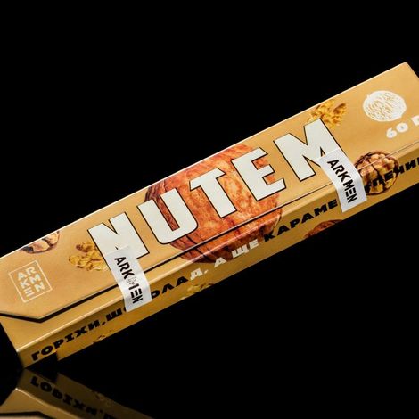 Candy bar with roaster walnut kernels