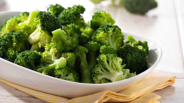 BROCCOLI from 캐나다 supplied by Vanguard Pride Company - Green 신선 브로콜리 꽃