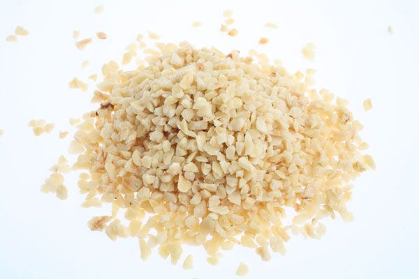 BLANCHED DICED HAZELNUTS from 튀르키예 supplied by Bozbağ Fındık - In-shell 헤이즐넛 알맹이