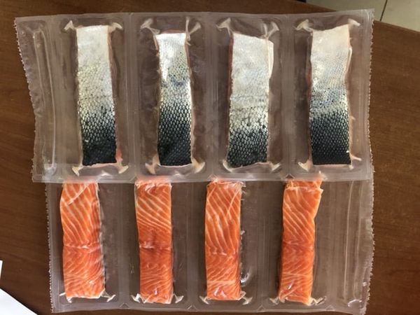 Salmon portions from 우크라이나 supplied by Flagman Seafood LLC - Skinless (=Without Skin) 연어