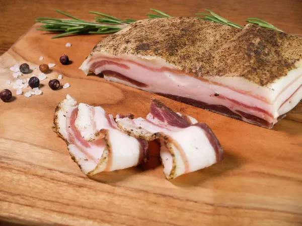 Organic bacon from 독일 supplied by Gut Hirschaue GmbH & Co. KG - Whole 베이컨