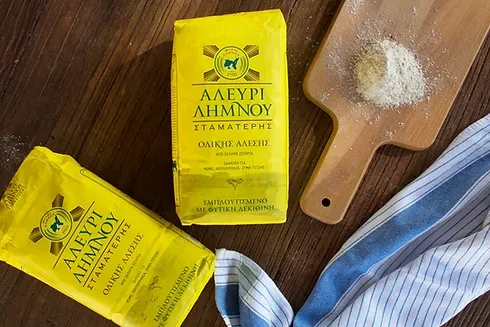 Whole Milled Flour from 그리스 supplied by STAMATERIS, EN, & CO. OE KYLINDROMYLOI LIMNOU - White 밀가루