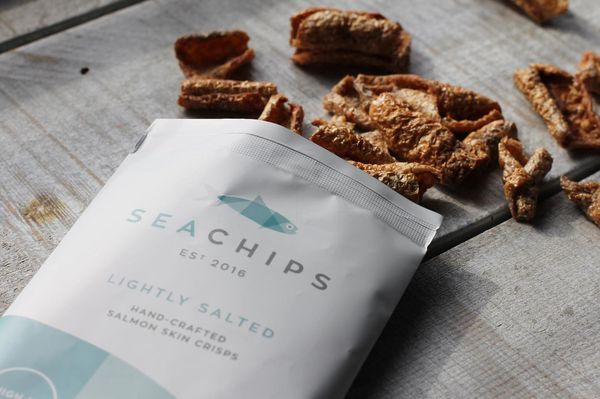 Salmon Skin Crisps from 영국 supplied by Seachips - Fried 기타 수산물 가공품