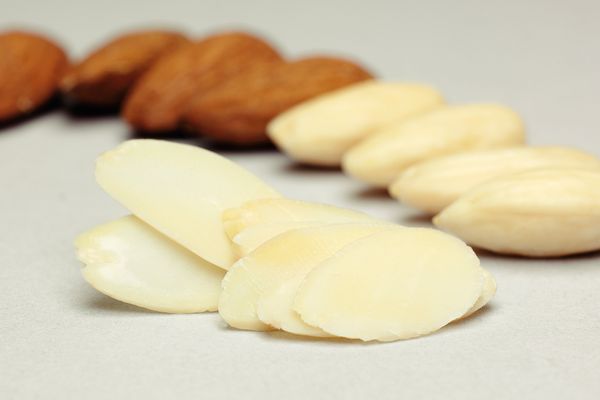 Sliced Blanched Almond from Spain supplied by Almendras LLOPIS S.A.U. - Dried Almond Kernel