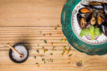 Frozen Whole Shell Mussel (Cooked in sauce) from 칠레 supplied by Ria Austral S.A. - with sauce 홍합 통조림