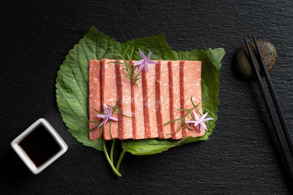 bluefin tuna toro from 미국 supplied by BlueNalu, Inc. - Bluefin group - Atlantic Bluefin Tuna (=Thunnus thynnus =Giant Bluefin Tuna =Northern Bluefin Tuna =Maguro =Toro) 신선 대서양 및 태평양 참다랑어