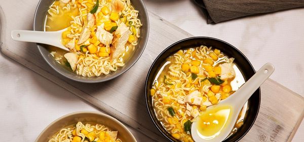 MAGGI Spicy Chicken Noodles from 호주 supplied by Nestle (Australia) Ltd - Thin 국수