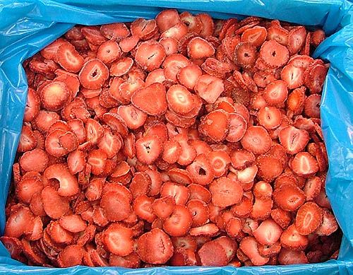 Strawberry from 폴란드 supplied by Zamrażalnia Owoców i Warzyw Wiktor Tyc Sp. z o.o. - Diced 신선 딸기