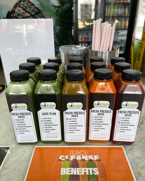 Blended Juice from 미국 supplied by Blend Smoothie & Salad Bar - Cold Pressed 혼합주스