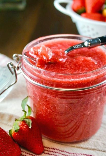 Strawberry Puree from 스와질란드 supplied by FRUTONIC - Puree 딸기 페이스트 및 퓨레