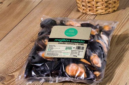 Cooked IQF Frozen Half Shel Mussel from Chile supplied by Ria Austral S.A. - Half Shell (=Half Shelled=Half Shucked) Frozen Mussel