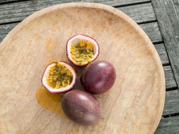 Passion Fruit from 미국 supplied by Good Land Organics - Whole 신선 패션프루트