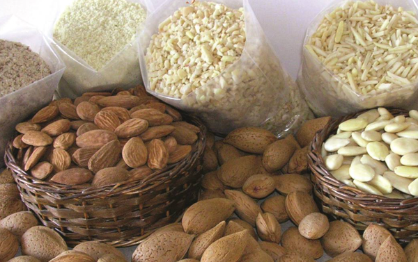 Almond from 포르투갈 supplied by Amendouro - Comércio e Indústria de Frutos Secos, S.A. - Unpeeled 아몬드 알맹이