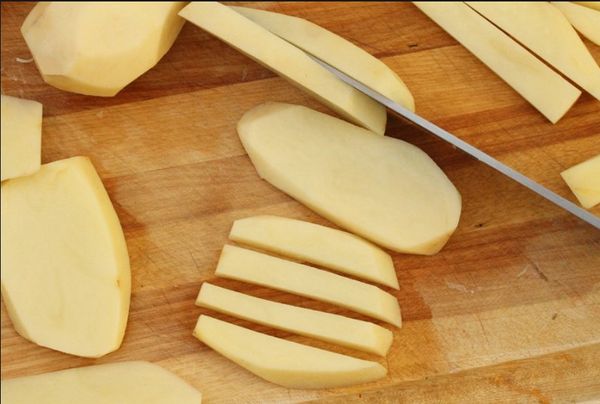 Fresh Potato from 스페인 supplied by Vega Alcarrena - Cut - Straight 신선 일반 감자