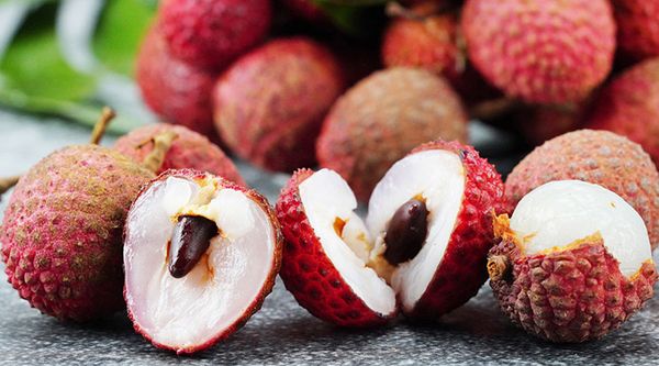 Fresh Lychee from China supplied by Longhai Rongxing Foods Freezing Co., Ltd. - White flesh Fresh Lychee
