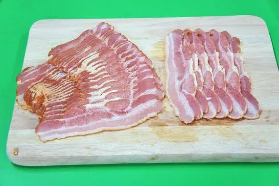 Streaky Bacon from 말레이시아 supplied by Mea Ty Foods Sdn Bhd - Boneless (=Without Bone=Deboned) 베이컨
