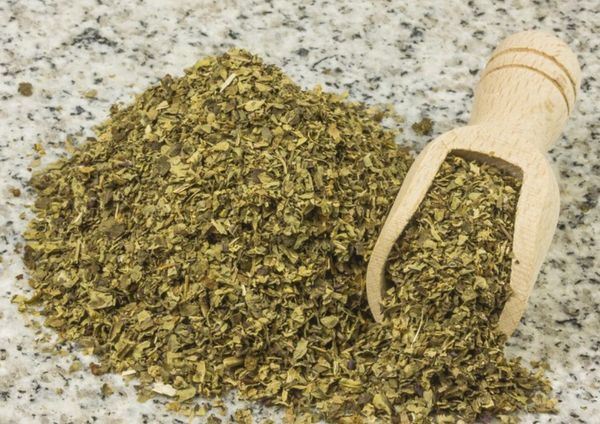 Basil from 이집트 supplied by Horst Bode Import-Export GmbH - Rubbed 바질