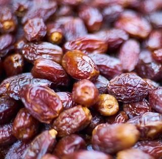 Dates from 남아프리카공화국 supplied by Rainbow Produce Company Pty Ltd - Yellowish-brown 신선 대추야자