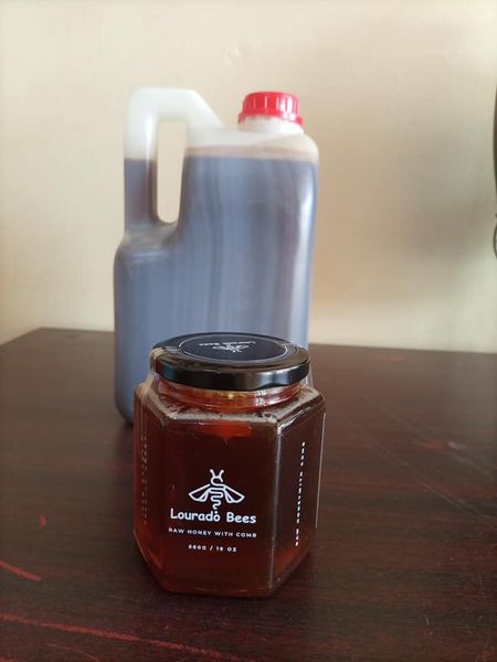 Raw Honey with Comb from 우간다 supplied by Lourado Bees - Raw (=Natural Honey) 꿀