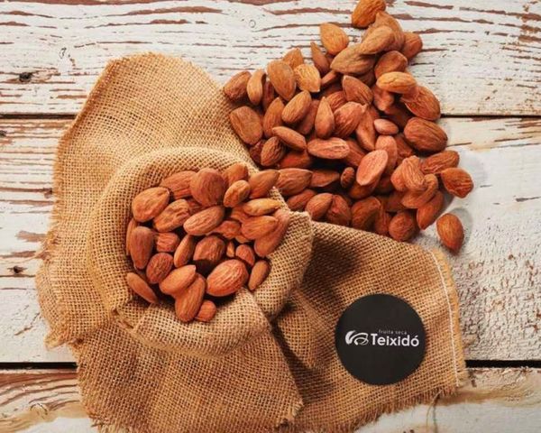 peeled almond from 스페인 supplied by Frutos Secos Teixido - Shelled (=Kernel) 아몬드 알맹이