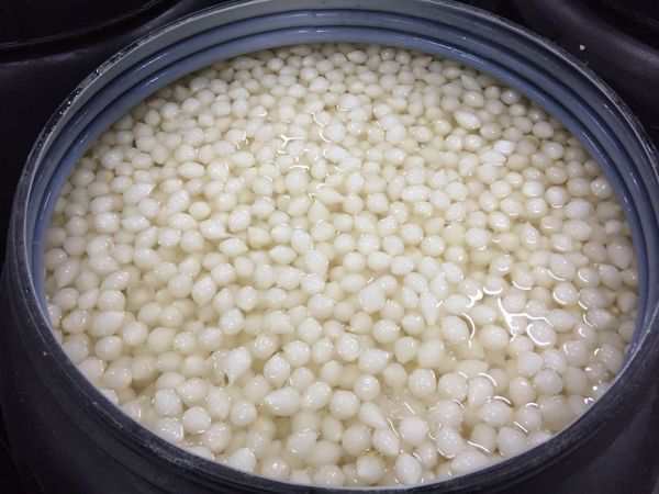 Silverskin onions preserved in vinegar from Netherlands supplied by Veco BV - Conventional Pearl Onion