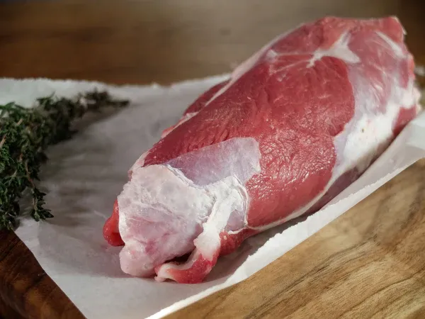Fresh Organic Venison from 독일 supplied by Gut Hirschaue GmbH & Co. KG - Red Deer 사슴고기