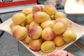 Apricot from 아프가니스탄 supplied by Sher Shah Naseer Afghan Ltd - Whole 신선 자두