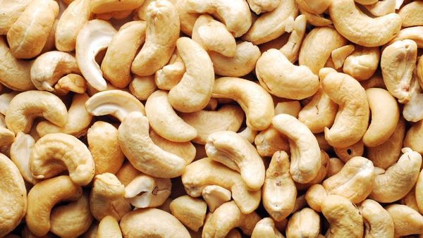 Cashew Nut from 나이지리아 supplied by Selag Investments Inc. - WW320 (=White Wholes 320) 캐슈너트 알맹이