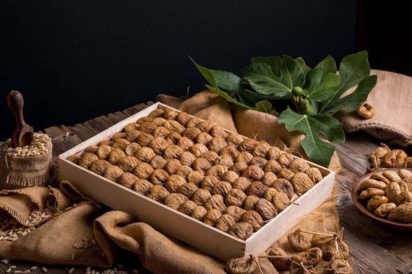 Dried Figs from 튀르키예 supplied by Akimpeks Ltd. - 크기 1 말린 무화과