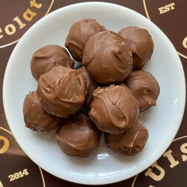 Truffles from 영국 supplied by Luisco Chocolate - Truffle 과자