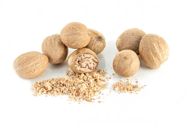 Nutmeg with Shell from Indonesia supplied by PT Green Spices Indonesia - High Quality Whole Nutmeg