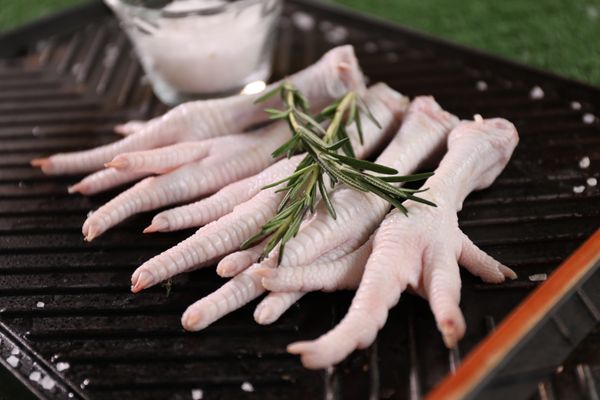 Chicken Feet from 남아프리카공화국 supplied by Roots Butchery - Frozen 냉동 닭고기 부위