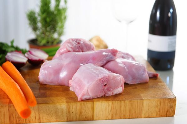 Whole Rabbit cut into pieces from 헝가리 supplied by Tetrabbit Ltd. - cut 토끼고기