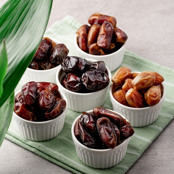 Dried Date from 이란 supplied by Farbod Saman Trading Co. LTD - Zahidi (=Zahedi) 말린 대추야자