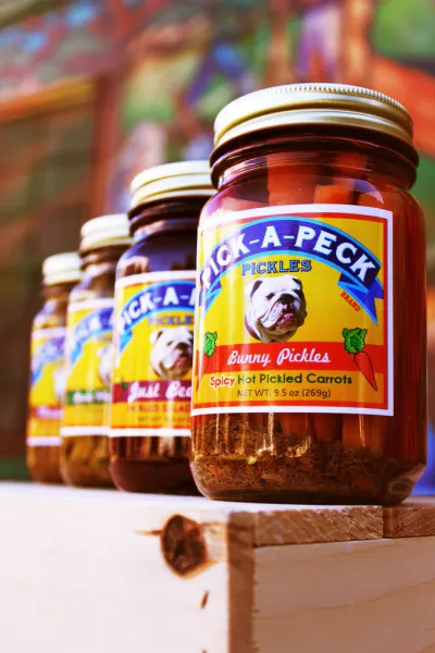 Pickled Carrots from 미국 supplied by Pick-A-Peck Pickles - Jar 당근 가공품