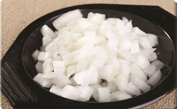 Frozen Onion Cube from China supplied by Rizhao Hengbao Food Co., Ltd. - White Fresh Onion
