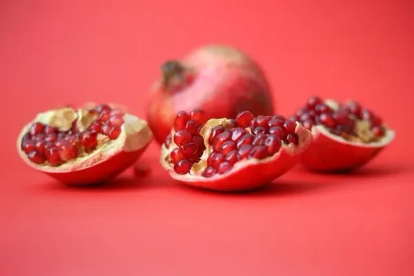 Fresh Pomegranate from Israel supplied by Zinger Organic - Whole Fresh Pomegranate