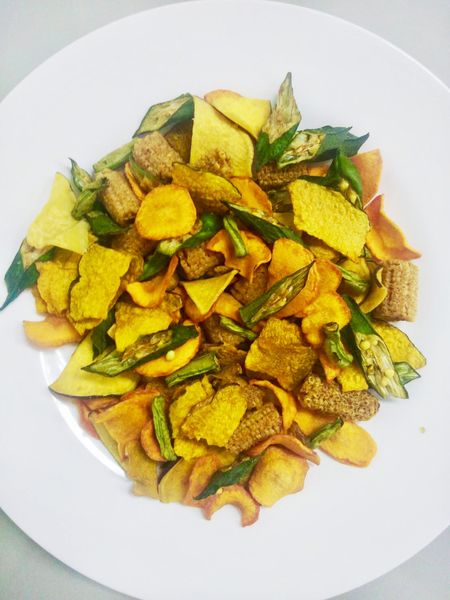 Vacuum Fried Mixed Veggies from 태국 supplied by Phootawan Thai Dried Fruit Co., Ltd. - 냉동 채소 믹스