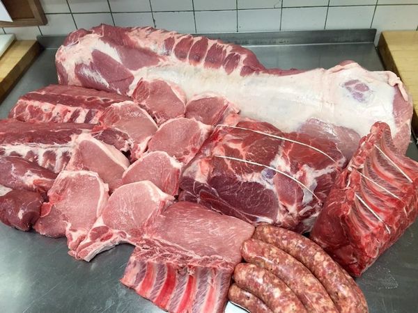 Pork Meat from 영국 supplied by Newman’s Abattoir - Cuts 신선 돼지고기 햄 및 목살