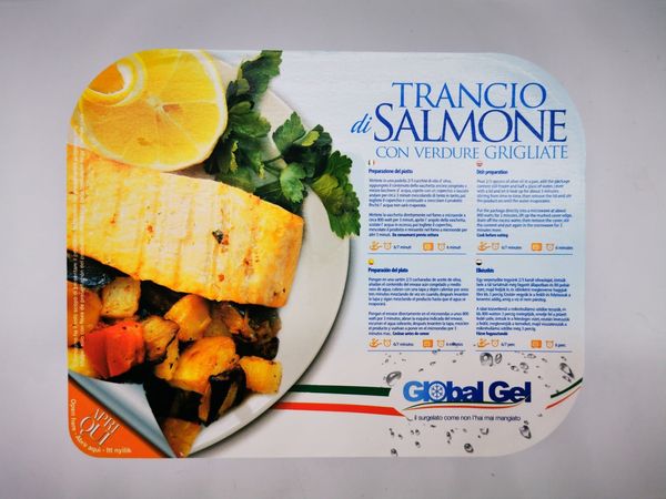 Salmon portion from 영국 supplied by Szsz Food Distribution Ltd - Seasoned 연어 가공품