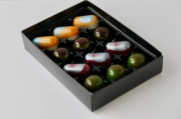 Hand made chocolates from 영국 supplied by Nibs Chocolate Ltd - Praline 초콜릿